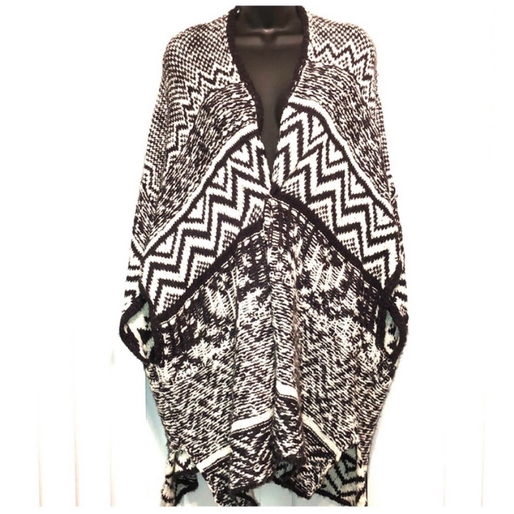 Abercrombie & Fitch Poncho/Cape Sweater